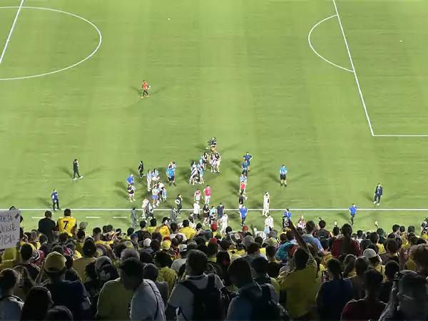 Altercation between Uruguay players and fans